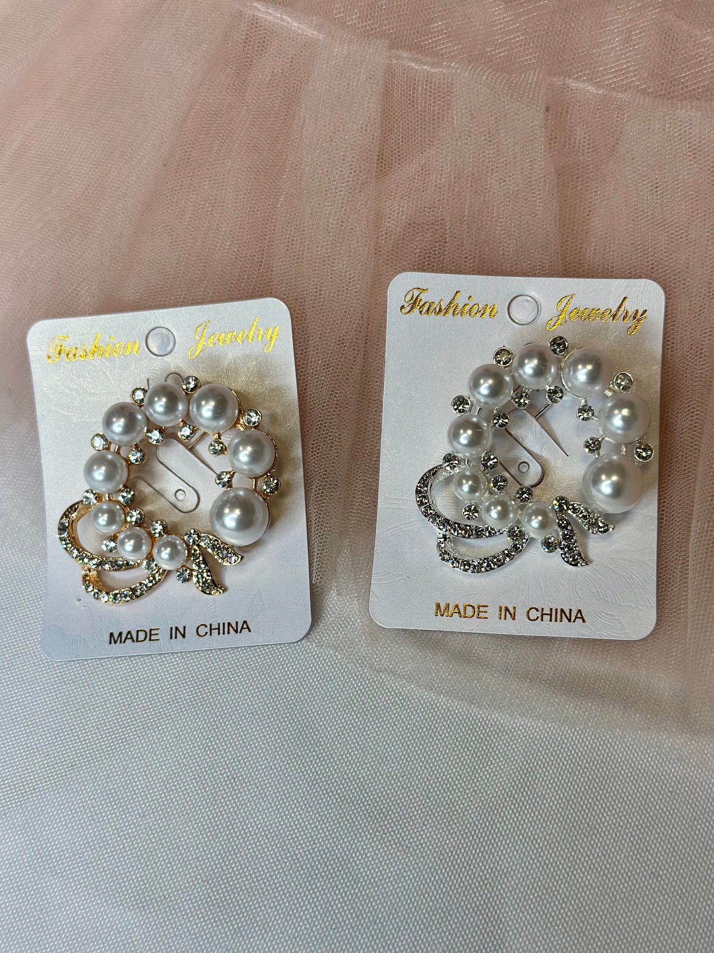 Broches